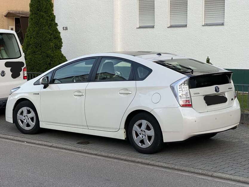 Toyota Prius 273.000 km 6.600 € Karlsruhe 76149