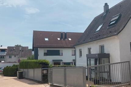 Freistehendes Einfamilienhaus mit großem Garten