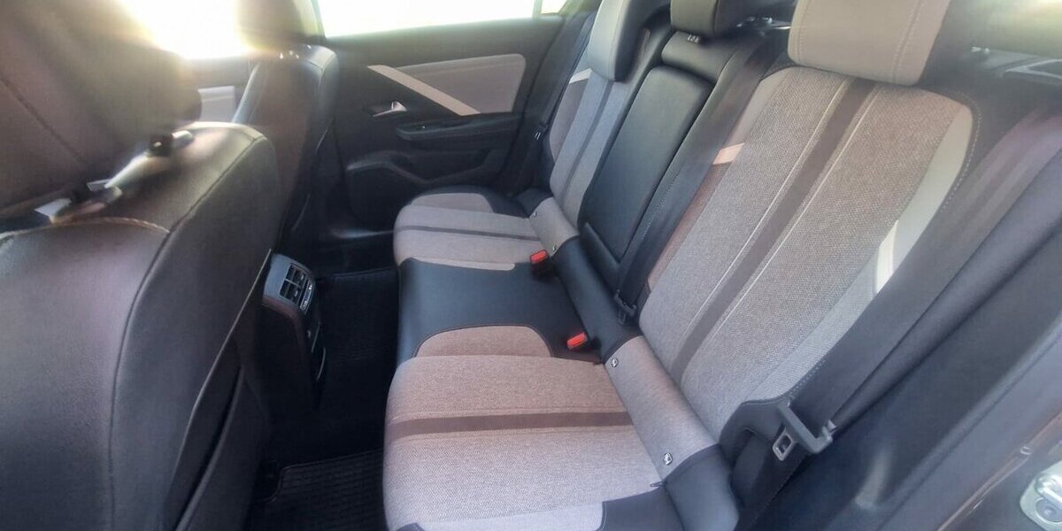 Opel Astra Elegance Klima Kamera 33.000 km 19.998 &euro; Landau 76829