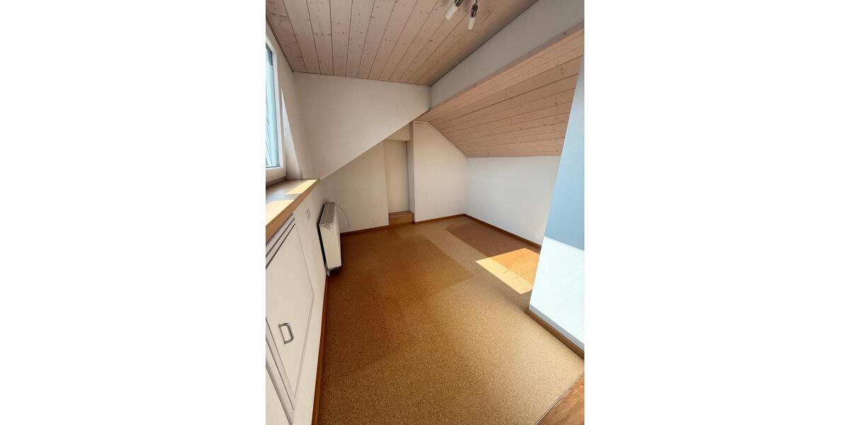 Etagenwohnung Hatzenbühl - 4 Zimmer, 130 m&sup2;, 1.100&euro; | Angebot:25415292