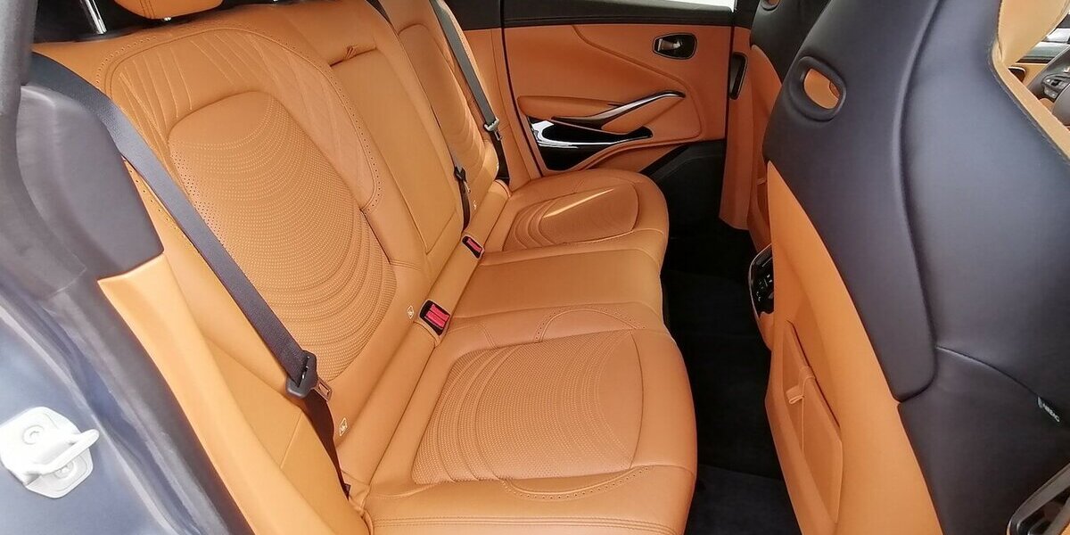 Aston Martin DBX Concours Blau Vollausstattung-6 800 KM- 6.800 km 149.998 &euro; Landau 76829