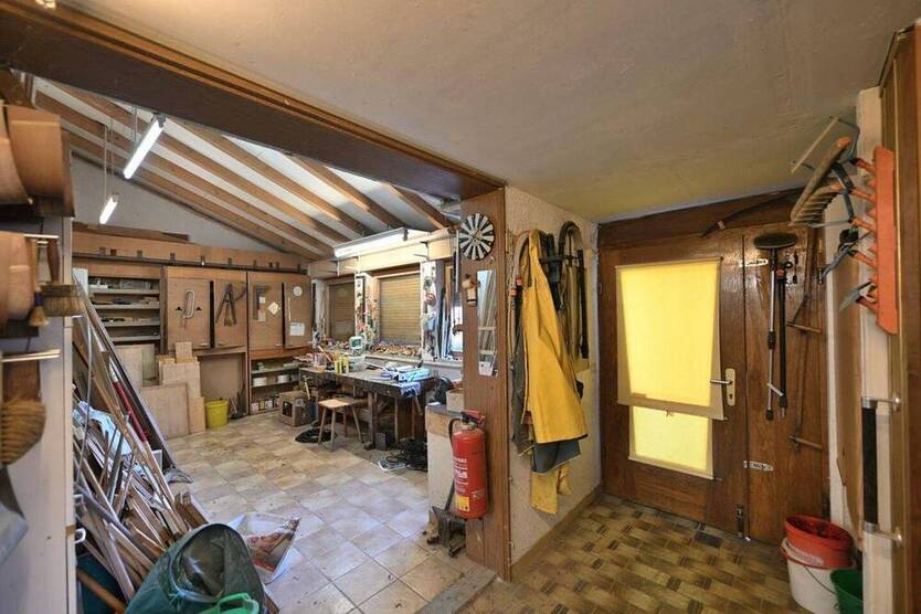 Anwesen mit zwei Wohnungen, großer Werkstatt, 2 Gewölbekellern und Garten