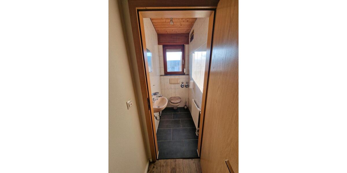 Dachgeschoßwohnung Straubenhardt - 4 Zimmer, 93 m&sup2;, 850&euro; | Angebot:25354030