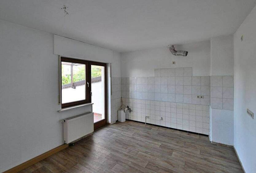 Anwesen mit zwei Wohnungen, großer Werkstatt, 2 Gewölbekellern und Garten