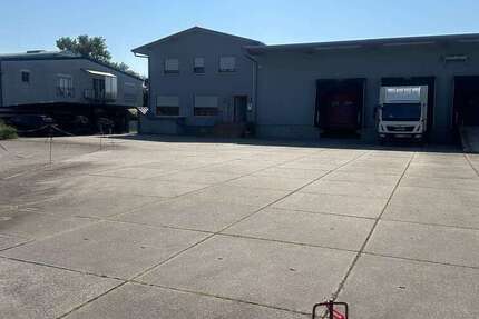 Halle in Landau 898.000 € 226.58 m²
