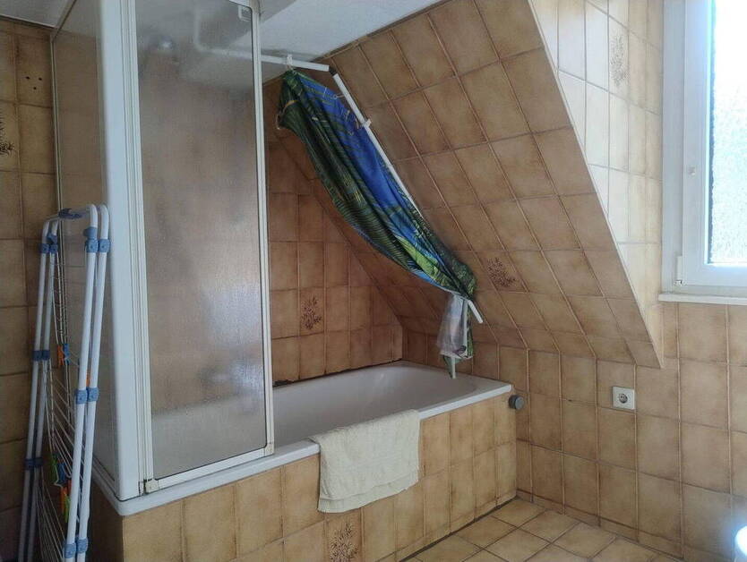 Für junge MieterStudenten - gemütliche Wohnung im 2. OG - Stadtmitte - auch als WG geeignet