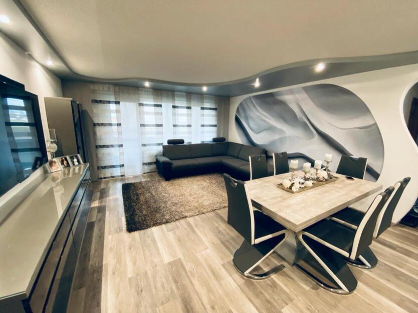 5-Zimmer- EG Wohnung mit 2 verglasten Balkonen in RA– ohne Makler