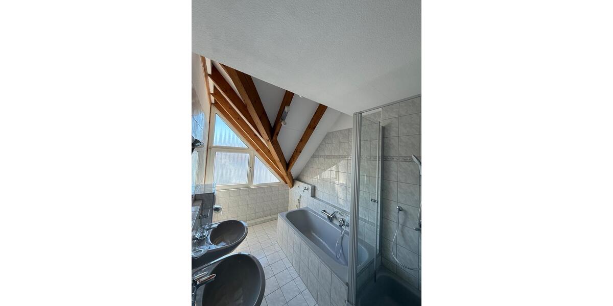 Dachgeschoßwohnung Rastatt - 2.5 Zimmer, 86 m&sup2;, 910&euro; | Angebot:26415113