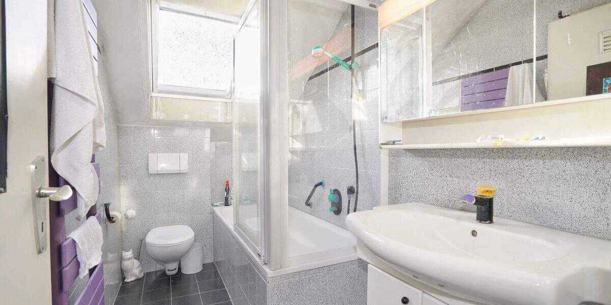 Einfamilienhaus Bretten - 7 Zimmer, 220 m&sup2;, 685.000&euro; | Angebot:25777708