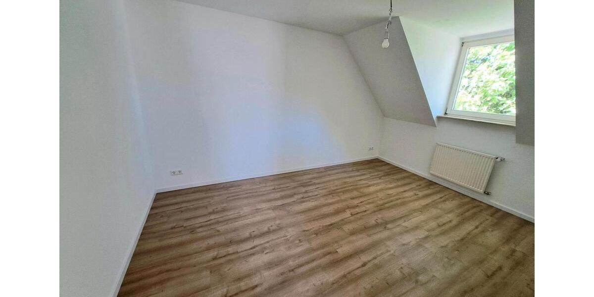 Bungalow Landau in der Pfalz - 8 Zimmer, 219 m&sup2;, 2.490&euro; | Angebot:26445773