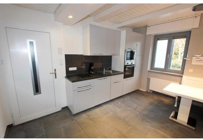 Modernes, kleines, voll ausgestattetes Apartment in KA