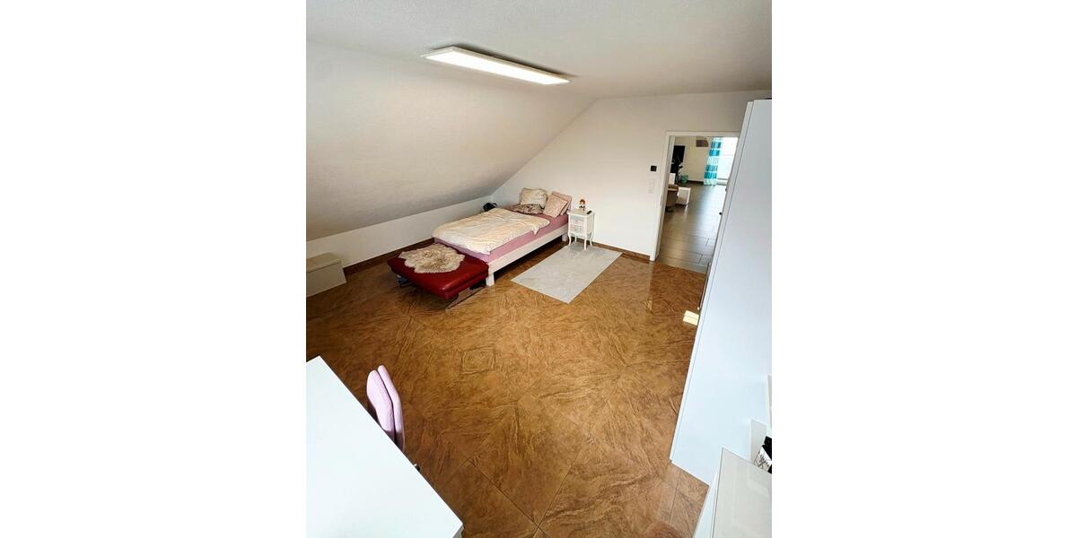 Etagenwohnung Wörth am Rhein - 5 Zimmer, 198 m&sup2;, 1.980&euro; | Angebot:26700500