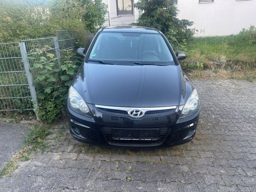 i30