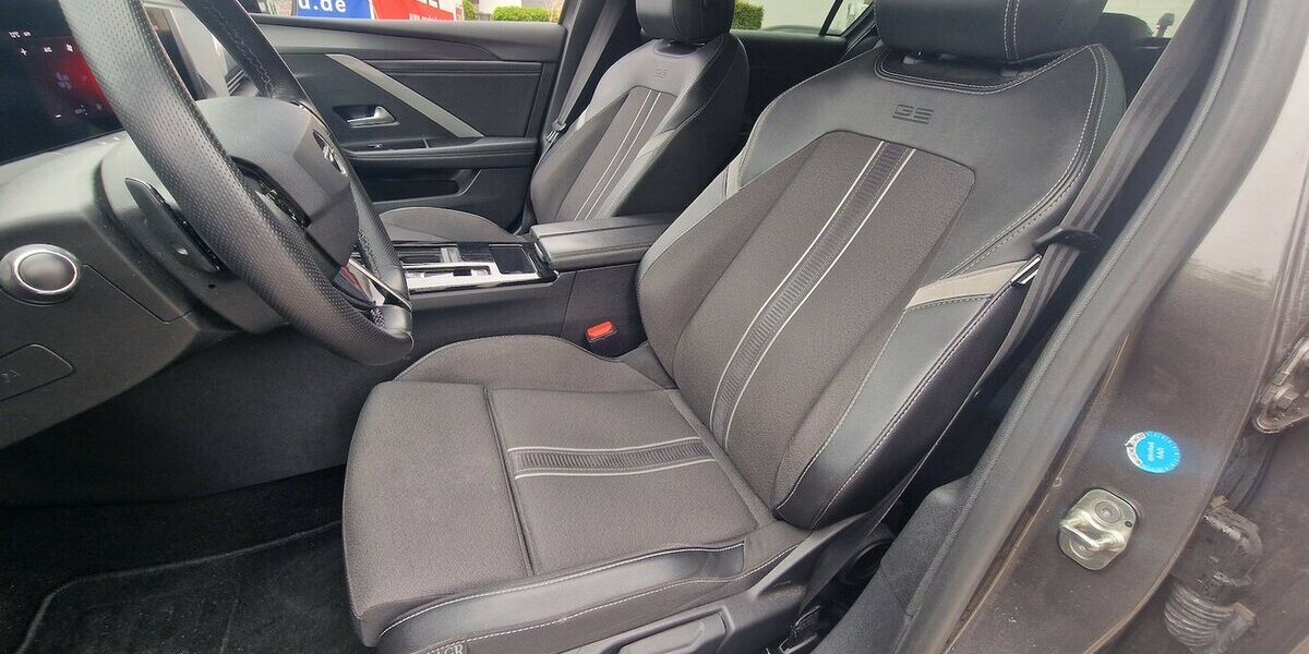 Opel Astra 1.5DGS Line Klimaautomatik Automatik 64.000 km 21.998 &euro; Landau 76829