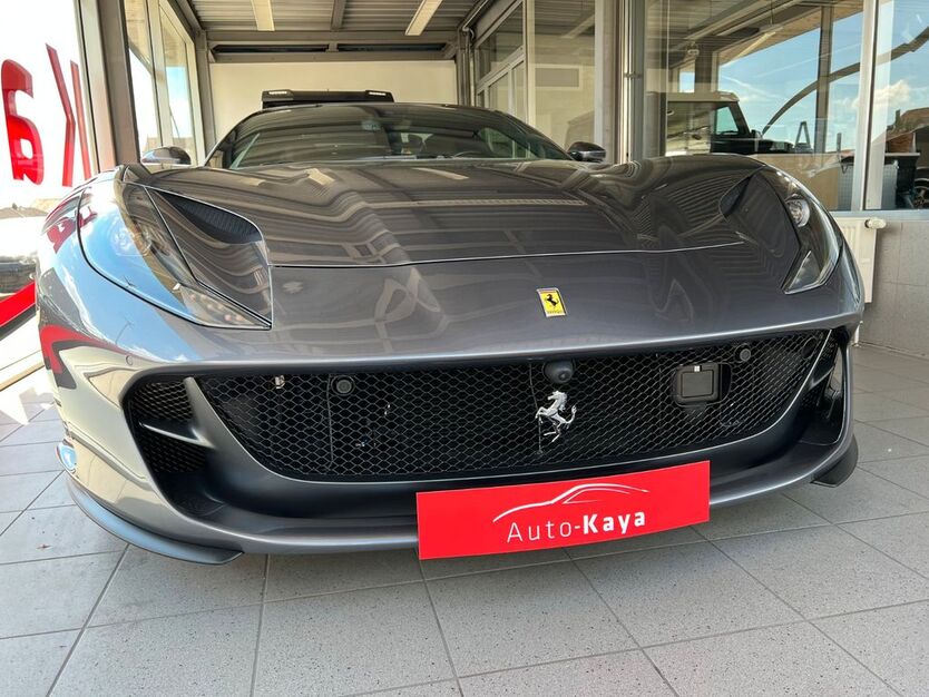 Ferrari 812 5.500 km 425.950 € Philippsburg 76661