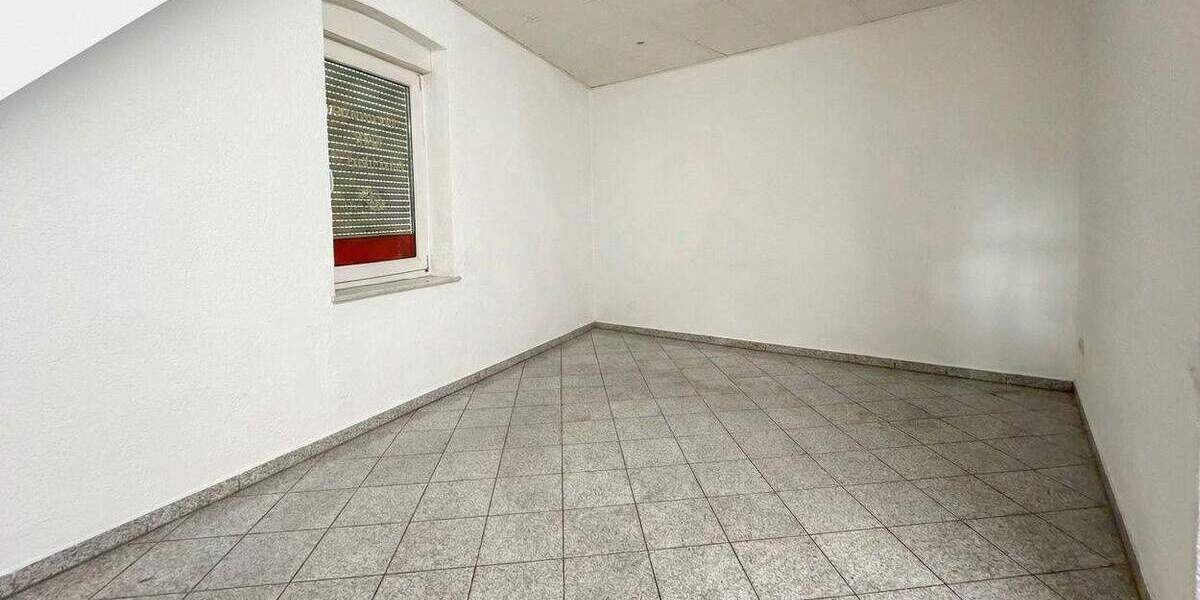 Mehrfamilienhaus, Wohnhaus Graben-Neudorf Neudorf - 7 Zimmer, 181 m&sup2;, 250.000&euro; | Angebot:26410048