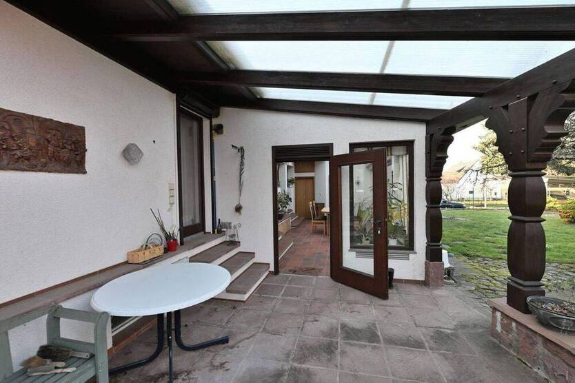 Anwesen mit zwei Wohnungen, großer Werkstatt, 2 Gewölbekellern und Garten