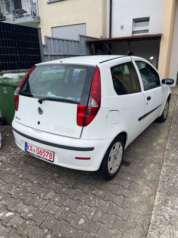 Fiat Punto 240.000 km 1.100 € Karlsruhe 76187