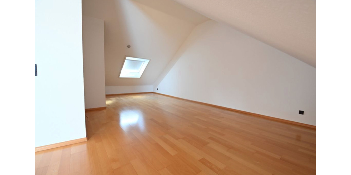 Dachgeschoßwohnung Karlsruhe Hagsfeld - 5 Zimmer, 145 m&sup2;, 519.000&euro; | Angebot:25103056
