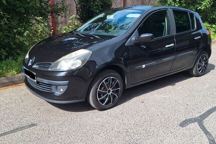 Renault Clio 185.000 km 2.300 &euro; Karlsruhe 76199