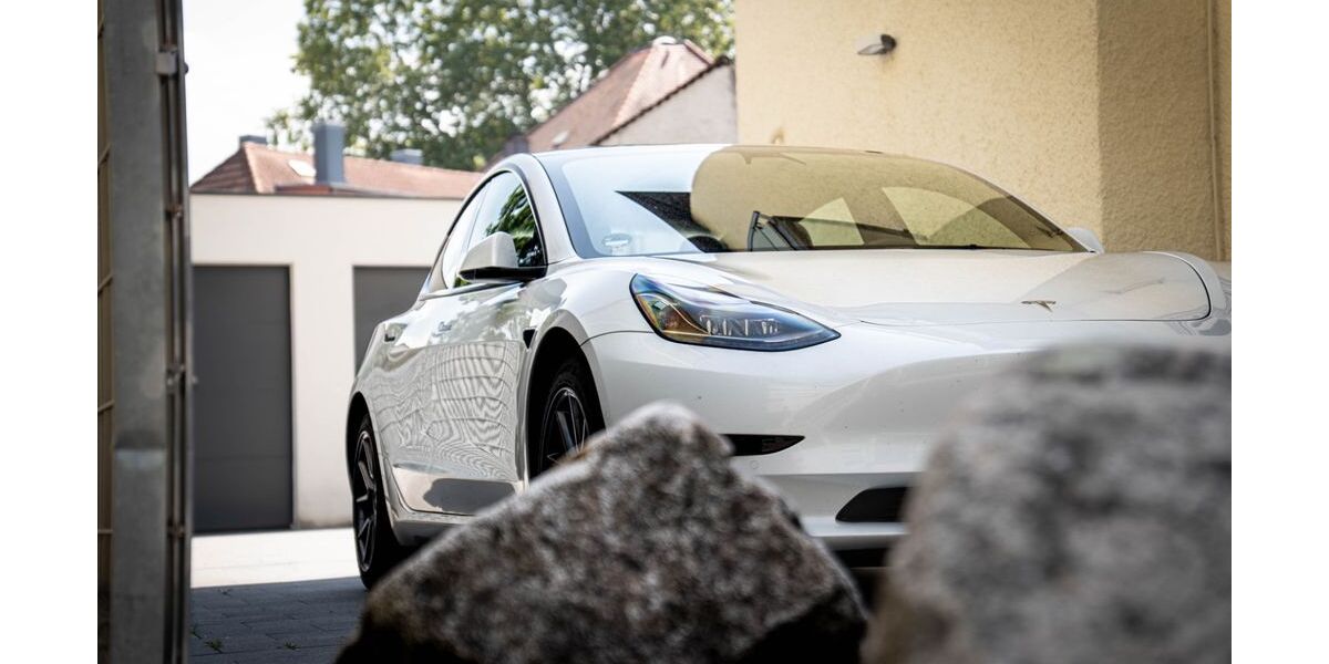 Tesla Model 3 158.711 km 21.490 &euro; Gaggenau 76571