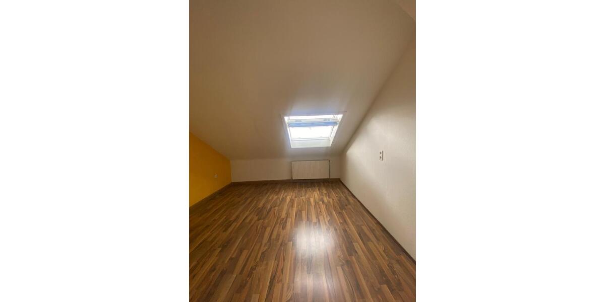 Dachgeschoßwohnung Bruchsal - 3 Zimmer, 65 m&sup2;, 1.050&euro; | Angebot:25057521