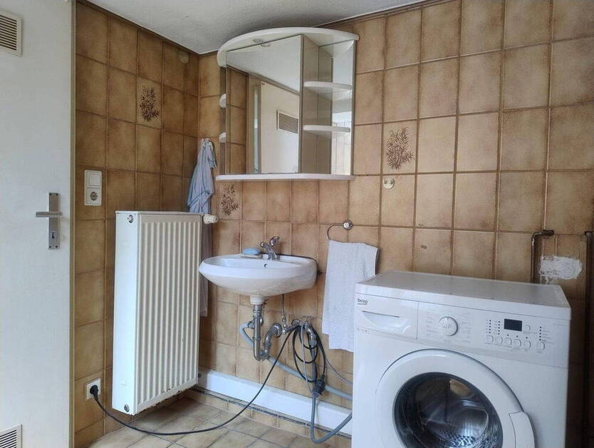 Für junge MieterStudenten - gemütliche Wohnung im 2. OG - Stadtmitte - auch als WG geeignet