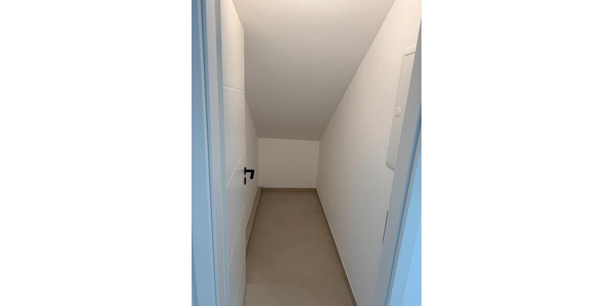 Sanierte und renovierte DG Wohnung hell, modern und stilvoll 4 zimmer