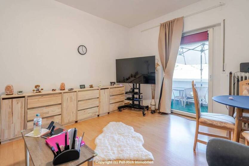 INVESTMENTCHANCE: Attraktives 9-Familienhaus mit Wertsteigerungspotenzial in Karlsruhe-Weiherfeld