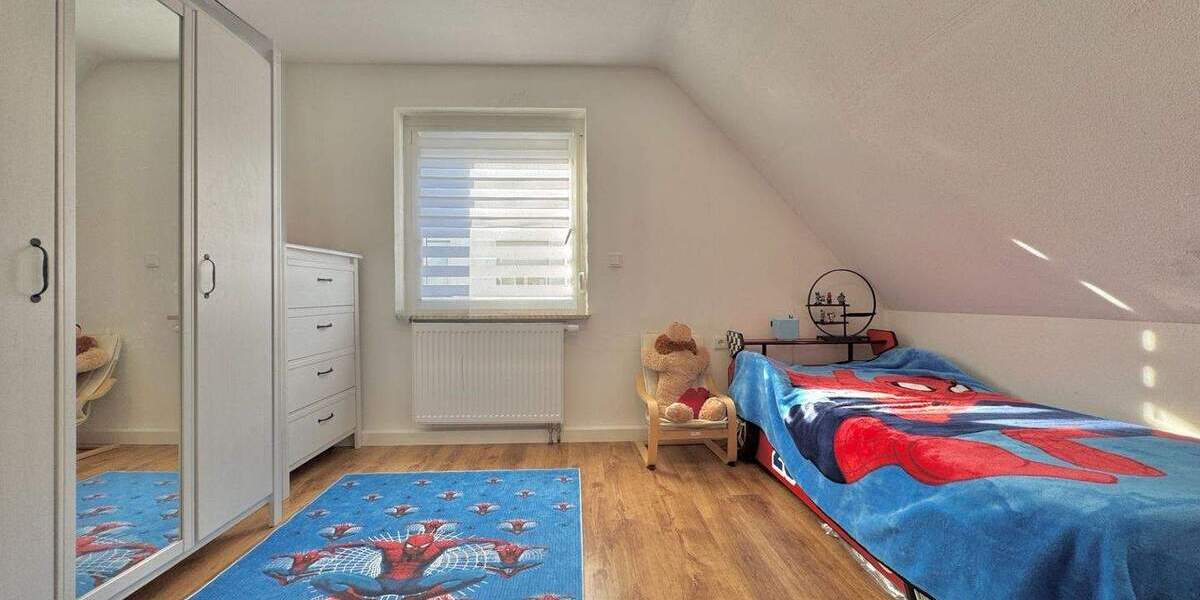 Modernisiertes Ein- Zweifamilienhaus mit Garten 5 zimmer