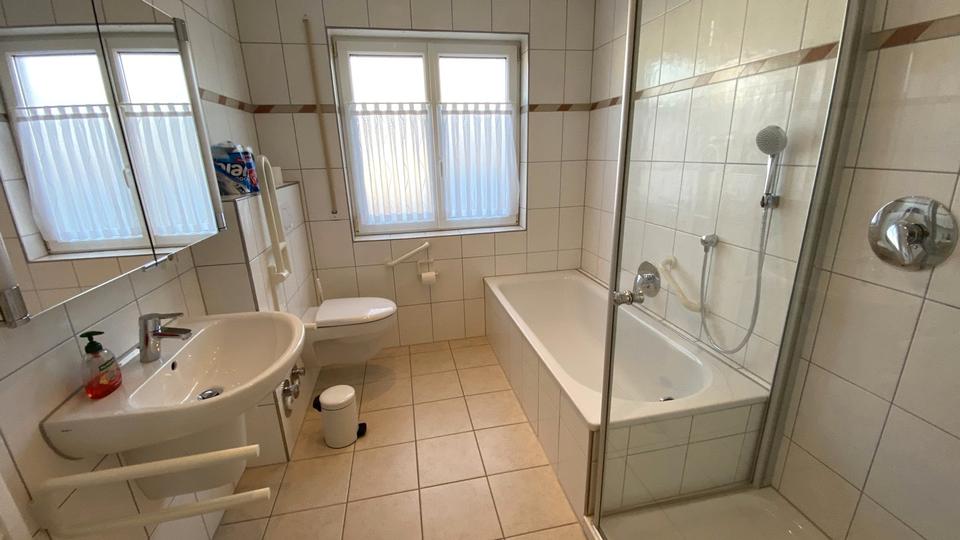 Erdgeschoßwohnung Karlsruhe Neureut - 4 Zimmer, 120 m&sup2;, 1.500&euro; | Angebot:25713682