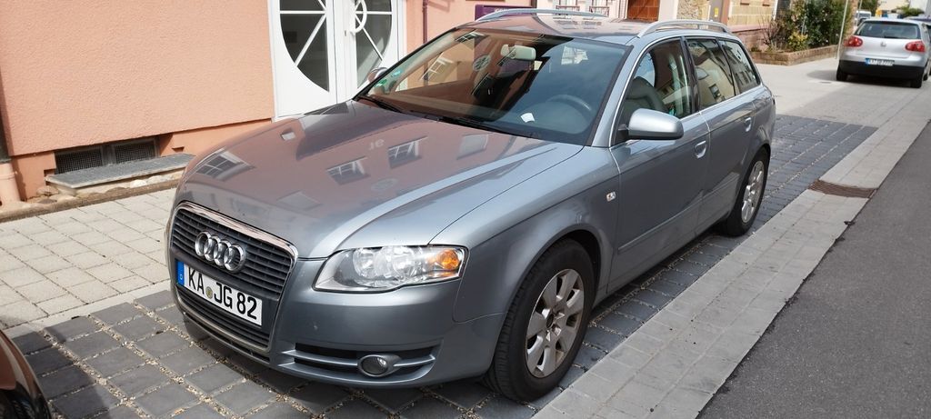 Audi A4 249.000 km 2.400 € Karlsruhe 76227