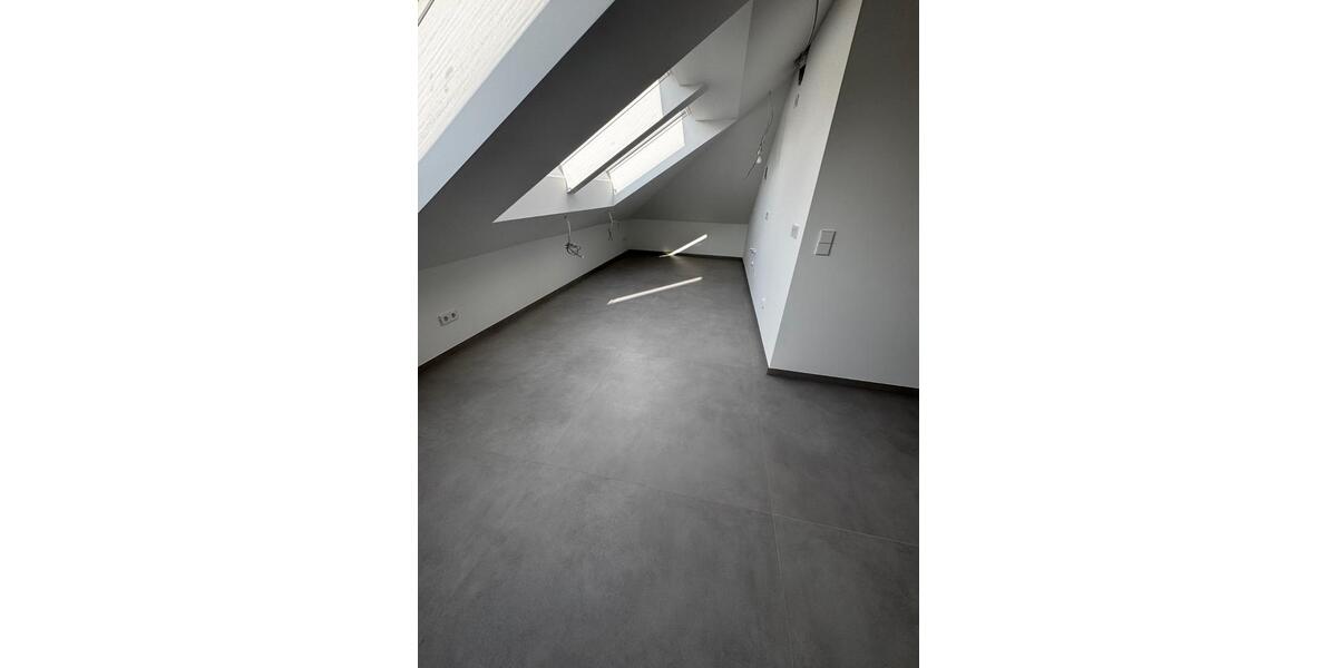 Dachgeschoßwohnung Bretten - 5 Zimmer, 125 m&sup2;, 1.480&euro; | Angebot:25131321