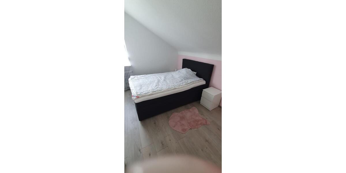 Dachgeschoßwohnung Oberderdingen - 2.5 Zimmer, 62 m&sup2;, 163.000&euro; | Angebot:26972592