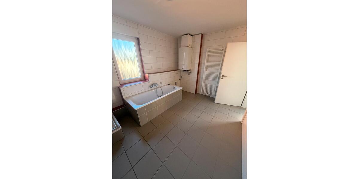 Dachgeschoßwohnung Ettlingen - 3 Zimmer, 110 m&sup2;, 1.100&euro; | Angebot:25990844