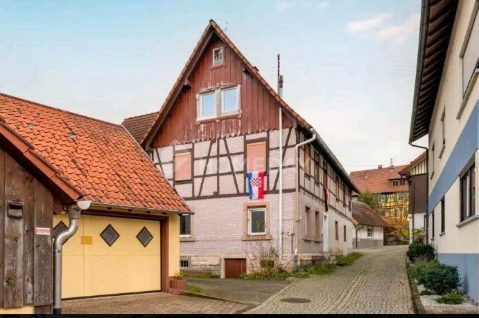 Mehrfamilienhaus, Wohnhaus Gernsbach - 14 Zimmer, 328 m&sup2;, 365.000&euro; | Angebot:26961269
