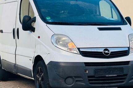 Opel Vivaro 329.000 km 2.700 € Au am Rhein 76474