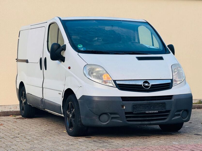 Opel Vivaro 329.000 km 2.700 € Au am Rhein 76474