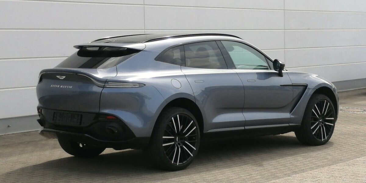Aston Martin DBX Concours Blau Vollausstattung-6 800 KM- 6.800 km 149.998 &euro; Landau 76829