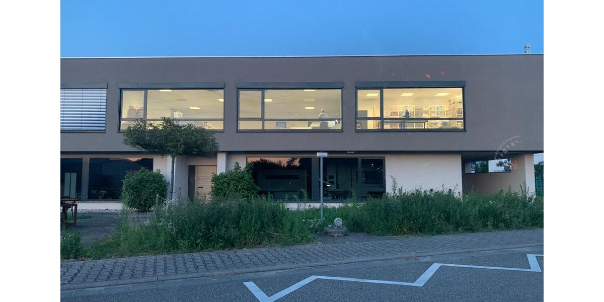 Hochwertige Bürofläche im Kronauer Industriegebiet zimmer