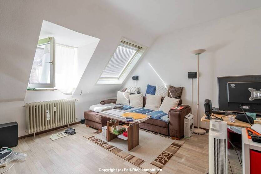 INVESTMENTCHANCE: Attraktives 9-Familienhaus mit Wertsteigerungspotenzial in Karlsruhe-Weiherfeld