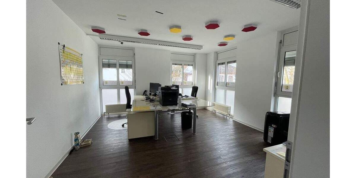 Bürofläche in zentraler Lage, 4-5 separate Büroräume + großer Empfangsbereich etc... 7 zimmer