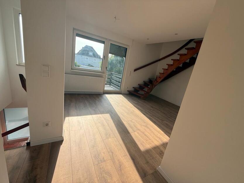 Kernsanierte Doppelhaushälfte in Herxheim – 6,5 Zimmer