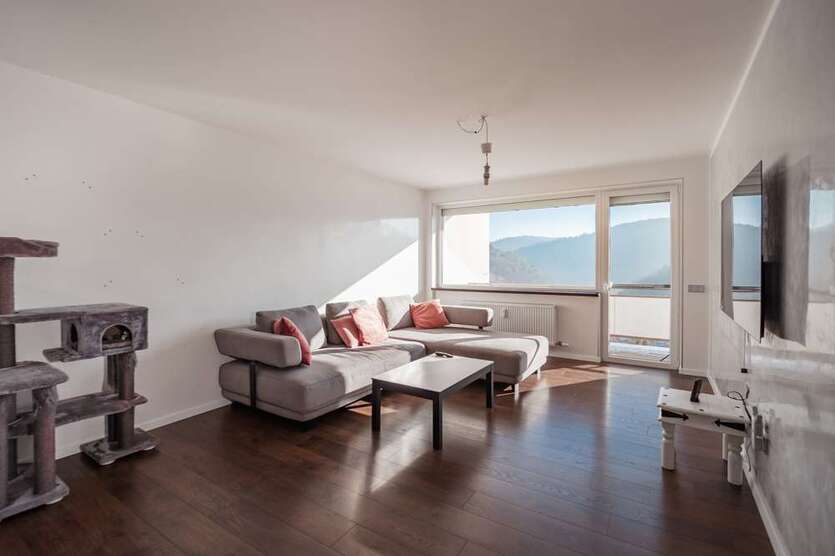 Wohnung zum Kaufen in Neuenbürg 219.000 € 83 m²