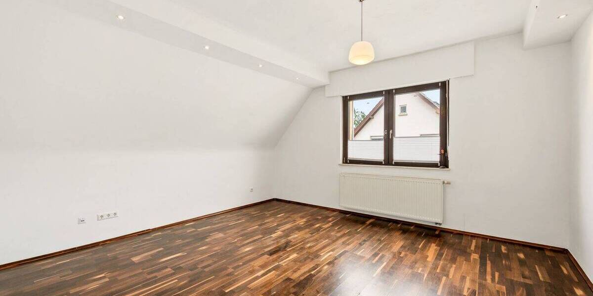 Mehrfamilienhaus, Wohnhaus Oberhausen-Rheinhausen Oberhausen - 8 Zimmer, 220 m&sup2;, 430.000&euro; | Angebot:26904256