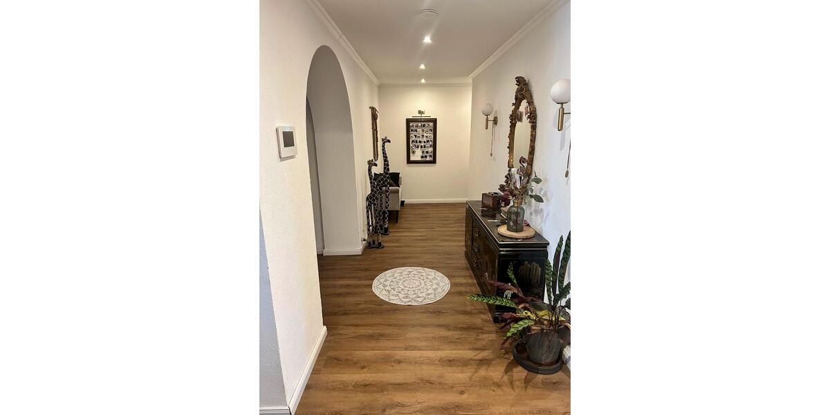 Kernsanierte EG-Wohnung (208 m²) mit großer Terrasse 6 zimmer