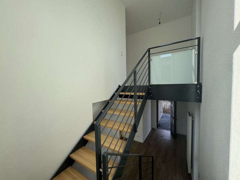 Investieren im Silberstreifen: Wohn-Gewerbeimmobilie mit Garten, Garage & Flexibilitä 6 zimmer