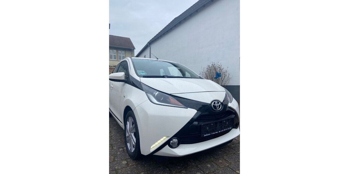 Toyota Aygo (X) 72.700 km 7.200 &euro; Vollmersweiler 76744