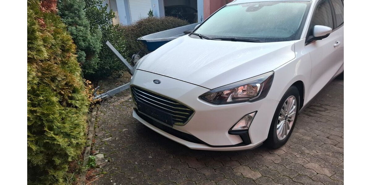 Ford Focus 92.500 km 11.999 &euro; Bruchsal 76646