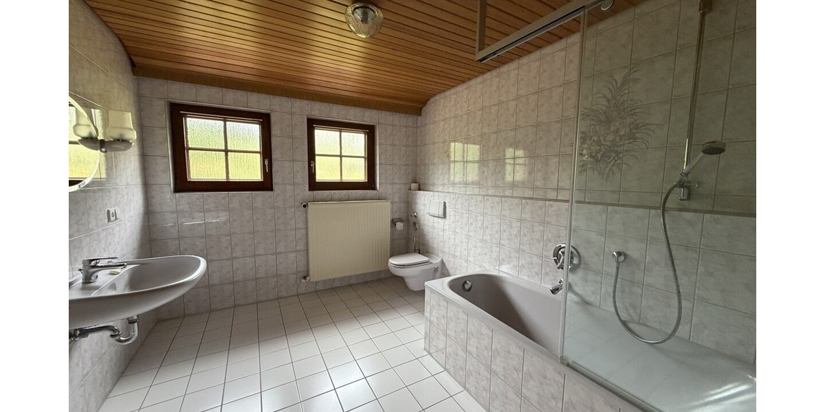 Platz und noch mehr Platz -Wohnen & Vermögen clever kombinieren - Zweifamilienhaus Höfen Höfen (Enz) | Angebot:27082704